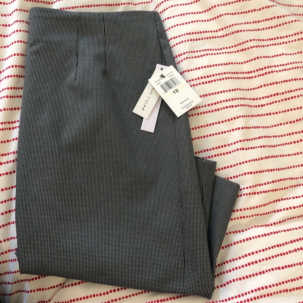 Stretch pencil skirt in tiny grey houndstooth